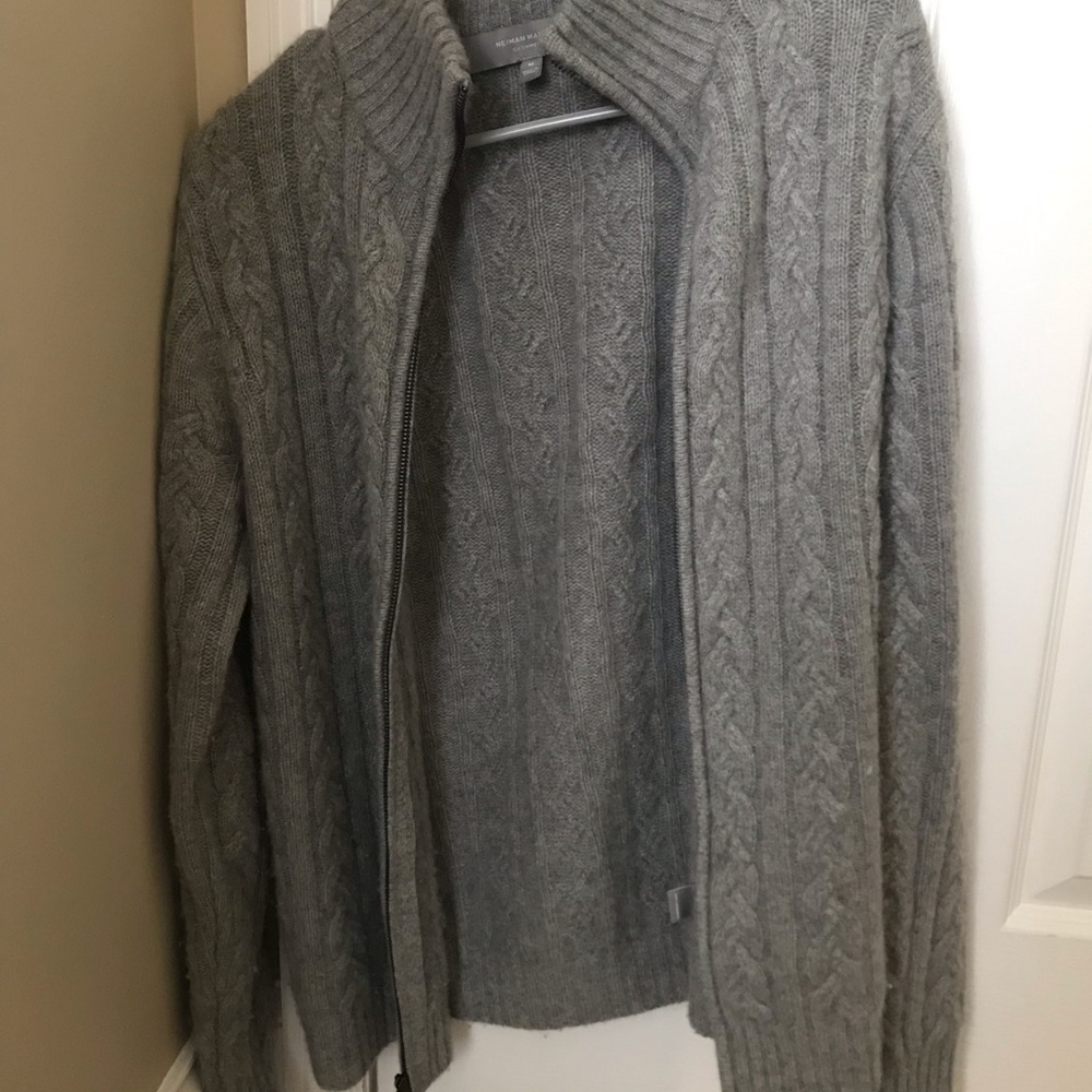 Neiman Marcus Men’s Gray Cashmere full zip cable knit Sweater, medium